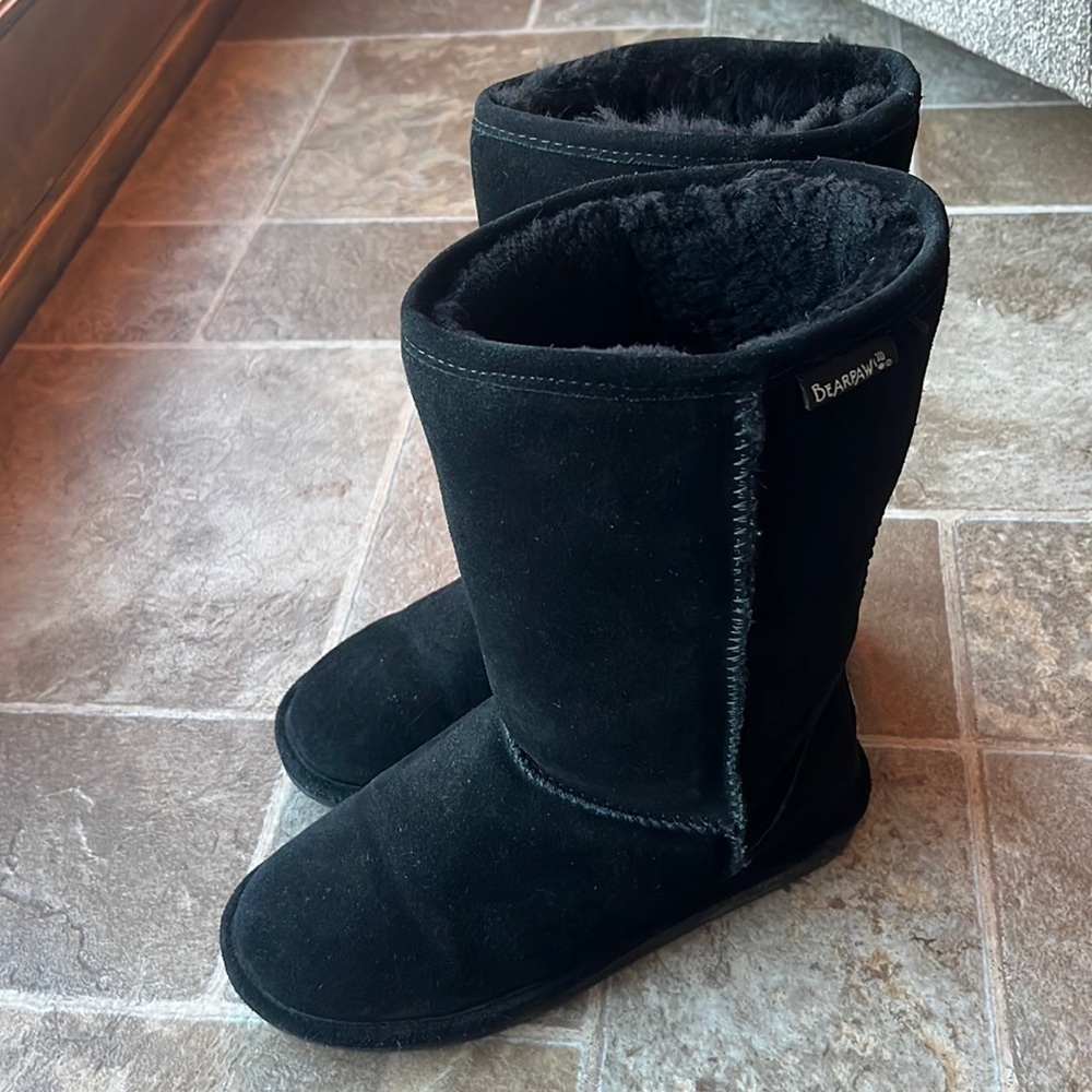 Black Fuzzy BearPaw Boots Size 8